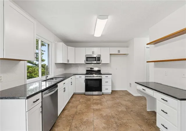 Photo 3 of Sale Pending at 1647 River Springs Way, Suwanee, GA 30024 | MLS# 7812296 | Listing updated on 2026-09-10