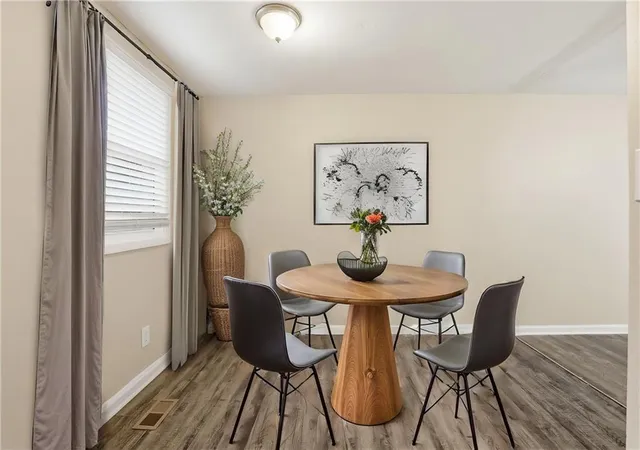 Photo 2 of Single family home for sale at 815 Bonneville Ter Nw, Atlanta, GA 30331 | MLS# 7829122 | Listing updated on 2026-10-27