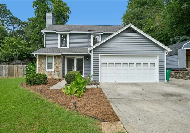 1st image of 527 Paden Dr, Lawrenceville, GA 30044 | MLS# 7800468