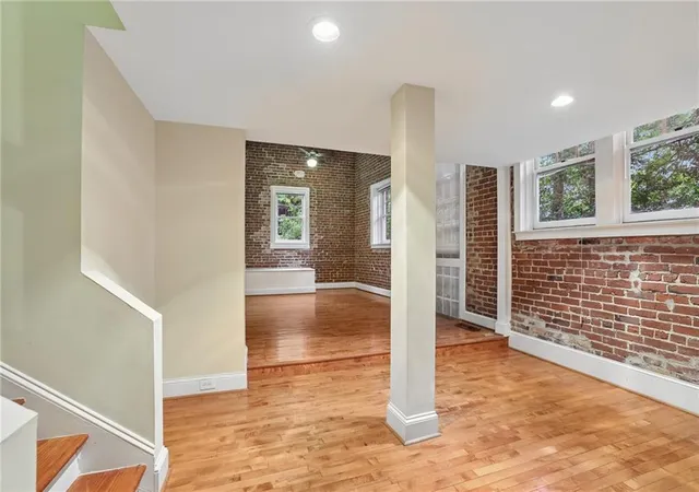 2nd image of 2840 Peachtree Rd, Atlanta, GA 30305