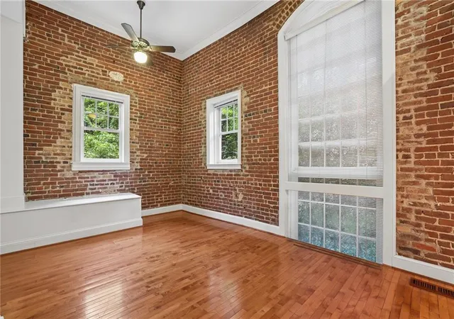 3rd image of 2840 Peachtree Rd, Atlanta, GA 30305