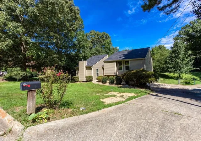 Photo 3 of Sale Pending at 1931 Brennan Way, Lithia Springs, GA 30122 | MLS# 7822779 | Listing updated on 2026-09-06