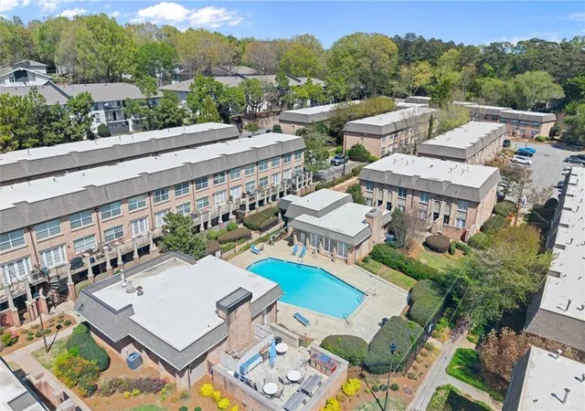 2nd image of 6980 Roswell Rd, Sandy Springs, GA 30328