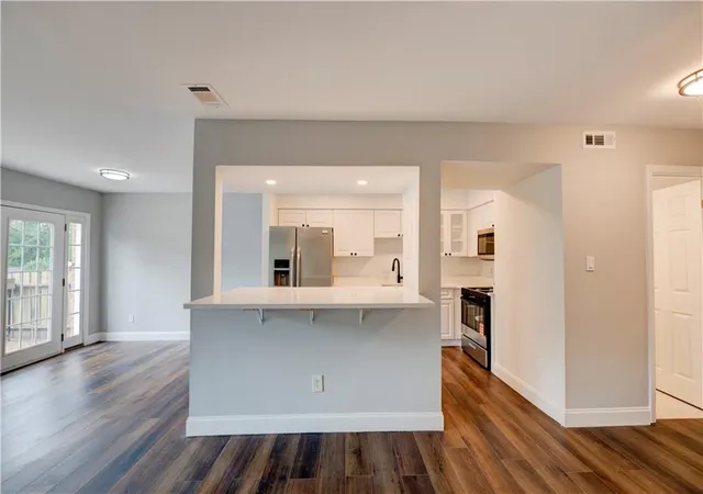 3rd image of 6980 Roswell Rd #B3, Sandy Springs, GA 30328 | MLS# 7803561