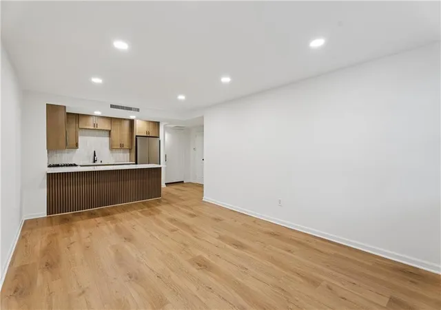 Photo 2 of Condo for sale at 2965 Pharr Ct S Nw #118, Atlanta, GA 30305 | MLS# 7822022 | Listing updated on 2026-08-31