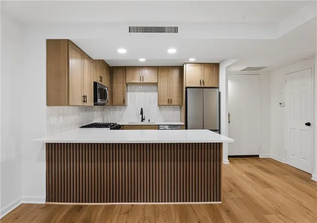 Photo 4 of Condo for sale at 2965 Pharr Ct S NW #118, Atlanta, GA 30305 | MLS# 7822022 | Listing updated on 2026-08-31