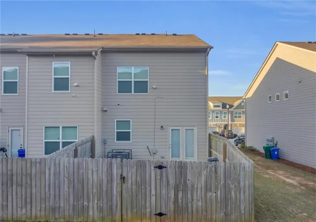 3rd image of 6410 Shalks Crossing Dr, Lithonia, GA 30058 | MLS# 7755974