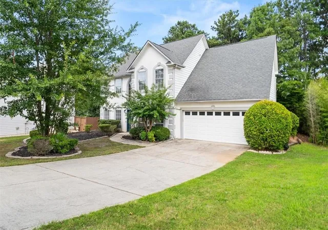 Photo 2 of Single family home for sale at 5560 Taylor Rd, Johns Creek, GA 30022 | MLS# 7805963 | Listing updated on 2026-09-10