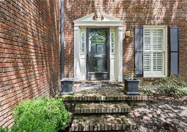 1st image of 5217 Glenridge Dr Ne, Atlanta, GA 30342 | MLS# 7777387