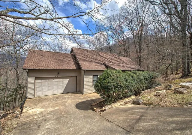 Photo 2 of Single family home for sale at 207 Stone Ridge Ct, Jasper, GA 30143 | MLS# 7795621 | Listing updated on 2026-09-26