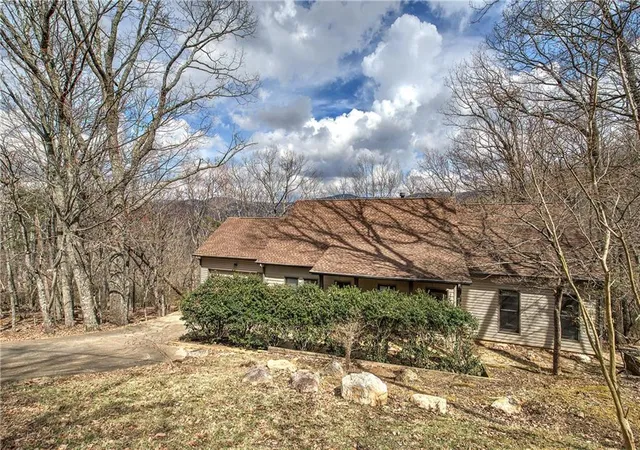 Photo 3 of Single family home for sale at 207 Stone Ridge Ct, Jasper, GA 30143 | MLS# 7795621 | Listing updated on 2026-09-26