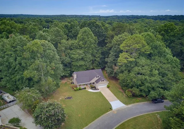 Photo 3 of Single family home for sale at 7425 Hickory Blf Dr, Cumming, GA 30040 | MLS# 7826859 | Listing updated on 2026-09-17