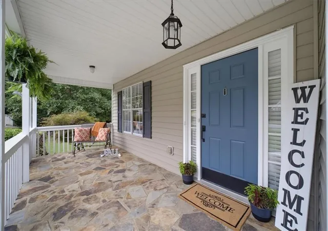 Photo 3 of Single family home for sale at 7425 Hickory Blf Dr, Cumming, GA 30040 | MLS# 7826859 | Listing updated on 2026-09-17