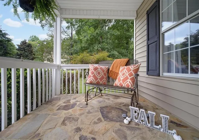 Photo 4 of Single family home for sale at 7425 Hickory Blf Dr, Cumming, GA 30040 | MLS# 7826859 | Listing updated on 2026-09-17