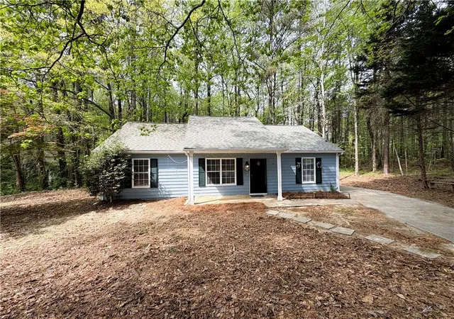 image of 122 Oriole Dr, Jonesboro, GA 30238 | MLS# 7815361