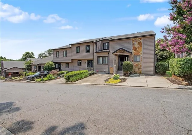 Homes for sale in Marietta, GA | 5054 Gardenia Cir, Marietta, GA 30068 | MLS# 7803394