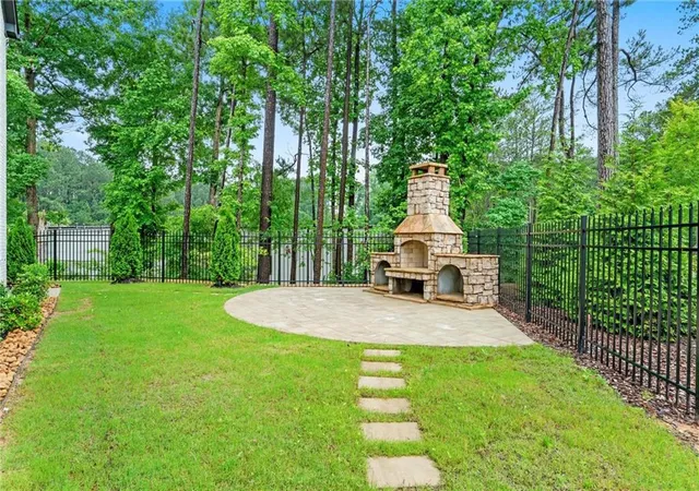 Photo 3 of Single family home for sale at 910 Laurel Brooke Ave, Peachtree City, GA 30269 | MLS# 7829763 | Listing updated on 2026-08-31
