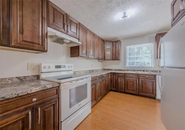Photo 3 of Sale Pending at 2050 Abington Ln, Snellville, GA 30078 | MLS# 7821567 | Listing updated on 2026-09-23