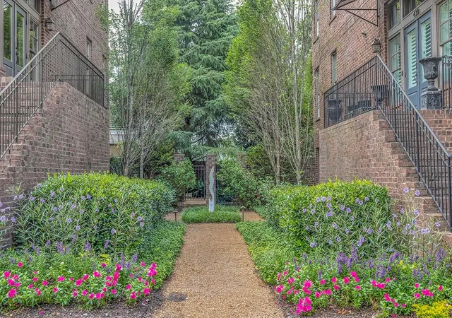 Photo 4 of Townhouse for sale at 440 Canton Walk, Roswell, GA 30075 | MLS# 7817408 | Listing updated on 2026-09-13