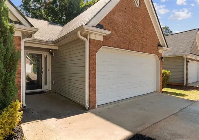 3rd image of 2869 Hillvale Cove Dr, Lithonia, GA 30058 | MLS# 7732487
