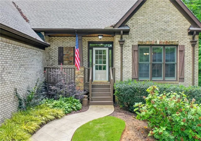 2nd image of 304 Crown Ct, Canton, GA 30115 | MLS# 7805159
