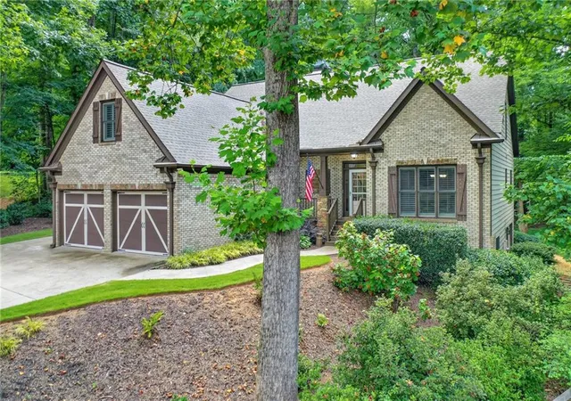 3rd image of 304 Crown Ct, Canton, GA 30115 | MLS# 7805159