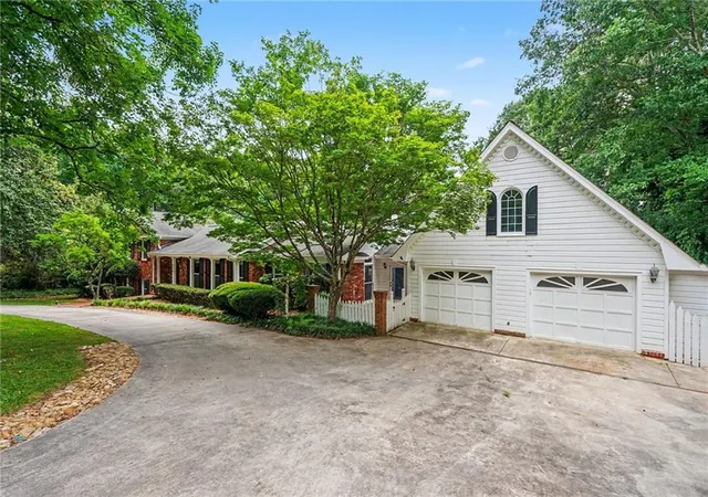 3rd image of 326 Fayette Dr, Winder, GA 30680 | MLS# 7789237