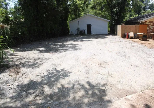 2nd image of 3937 Log Cabin Dr, Macon, GA 31204 | MLS# 7822983