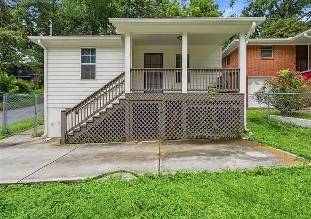 Photo 2 of Single family home for sale at 226 Thornton St Sw, Atlanta, GA 30315 | MLS# 7825695 | Listing updated on 2026-08-22
