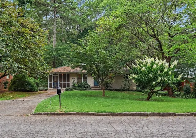 Photo 1 of Single family home for sale at 924 Greenbriar Pl, Decatur, GA 30033 | MLS# 7819137 | Listing updated on 2026-10-05