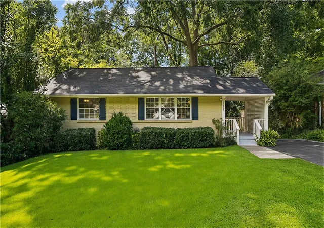 Photo 2 of Sale Pending at 811 Wayland Ct Se, Smyrna, GA 30080 | MLS# 7818722 | Listing updated on 2026-09-20
