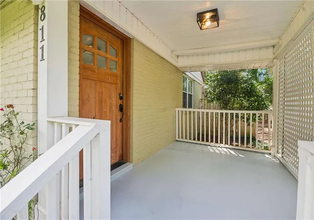 Photo 3 of Sale Pending at 811 Wayland Ct Se, Smyrna, GA 30080 | MLS# 7818722 | Listing updated on 2026-09-20