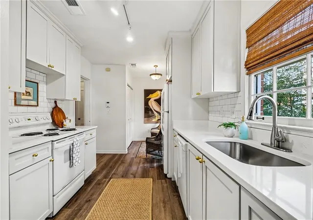 Photo 1 of Condo for sale at 3669 Peachtree Rd Ne #2C, Atlanta, GA 30319 | MLS# 7852420 | Listing updated on 2026-10-30