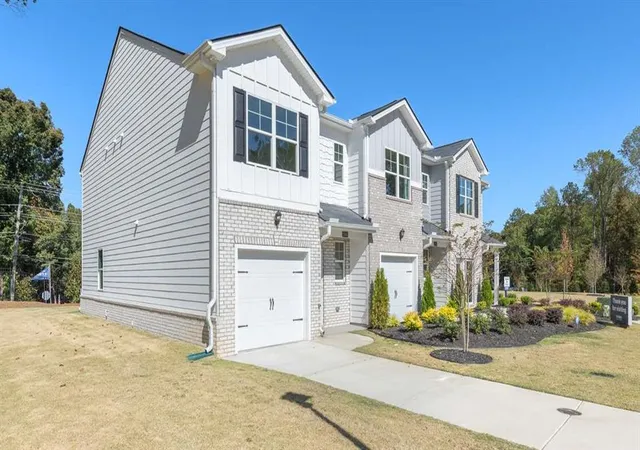 2nd image of 5009 Oakwood Rd, Stone Mountain, GA 30088 | MLS# 7729696