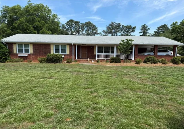 2nd image of 580 Hurt Rd Sw, Smyrna, GA 30082 | MLS# 7798465