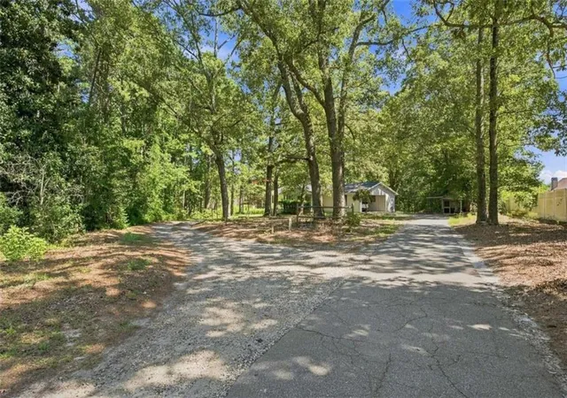 Photo 2 of Single family home for sale at 556 Auburn Rd, Auburn, GA 30011 | MLS# 7830316 | Listing updated on 2026-09-01