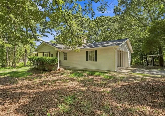 Photo 4 of Single family home for sale at 556 Auburn Rd, Auburn, GA 30011 | MLS# 7830316 | Listing updated on 2026-09-01