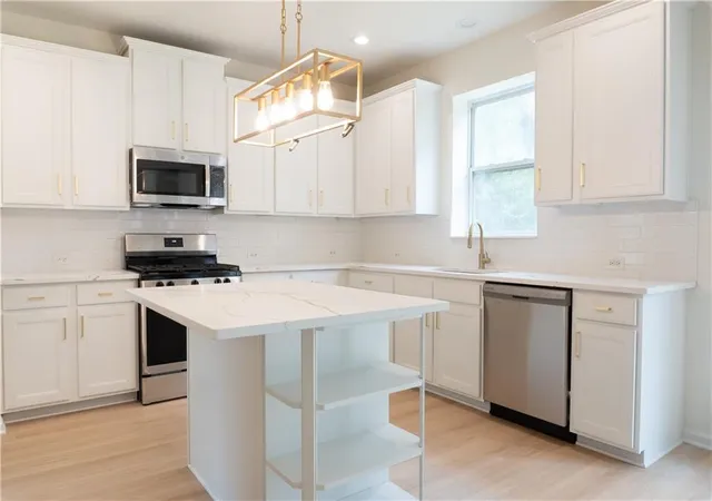 Photo 3 of Single family home for sale at 530 Simonton Crst Dr, Lawrenceville, GA 30045 | MLS# 7773777 | Listing updated on 2026-09-08