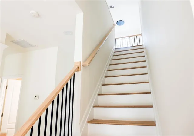 Photo 4 of Single family home for sale at 530 Simonton Crst Dr, Lawrenceville, GA 30045 | MLS# 7773777 | Listing updated on 2026-09-08