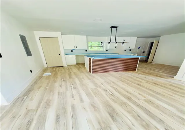 Photo 2 of Single family home for sale at 1101 Isa Dr Se, Atlanta, GA 30315 | MLS# 7825910 | Listing updated on 2026-10-29