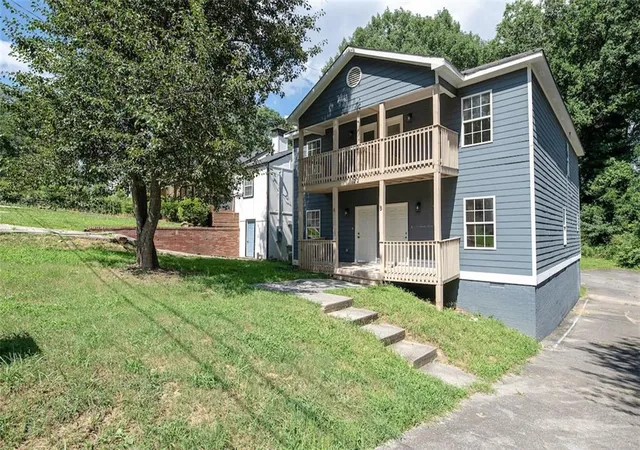 Listing Photo 2 - Condo for sale in building located at 22 S Eugenia Pl NW, Atlanta, GA 30318