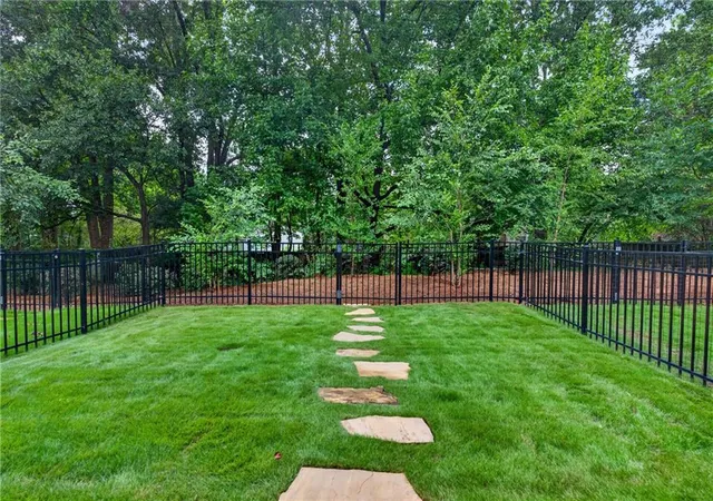 image of 945 Kenway Ave, Roswell, GA 30076 | MLS# 7815908
