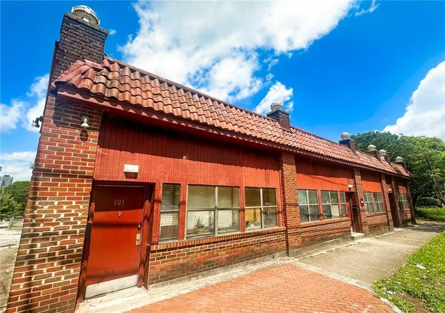 Photo 2 of House for sale at 530 Parkway Dr NE, Atlanta, GA 30308 | MLS# 7807946 | Listing updated on 2026-09-08