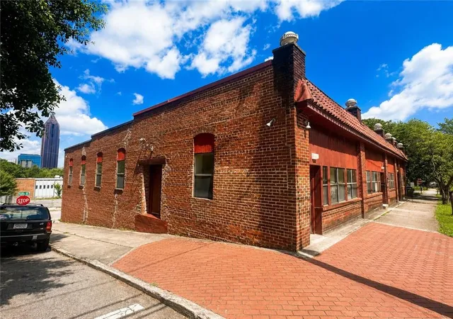 Photo 4 of House for sale at 530 Parkway Dr NE, Atlanta, GA 30308 | MLS# 7807946 | Listing updated on 2026-09-08