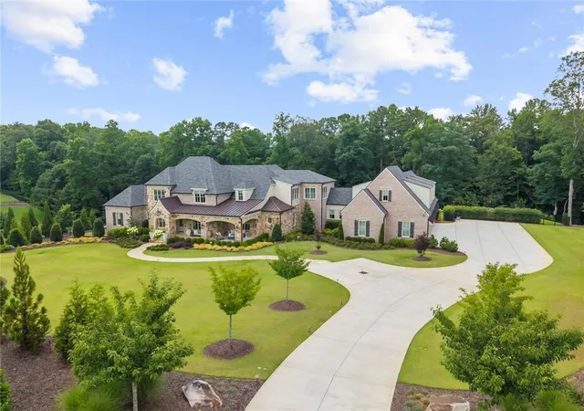 Photo 2 of Single family home for sale at 570 Lost River Bnd, Alpharetta, GA 30004 | MLS# 7823370 | Listing updated on 2026-08-19