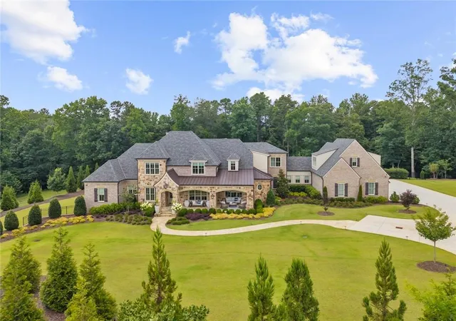 Photo 3 of Single family home for sale at 570 Lost River Bnd, Alpharetta, GA 30004 | MLS# 7823370 | Listing updated on 2026-08-19