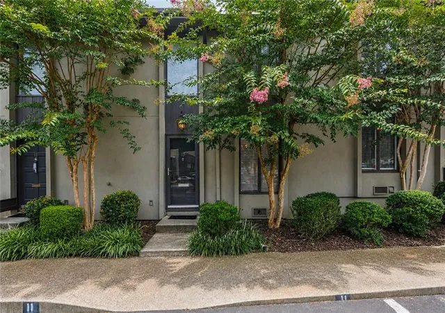Townhouse for sale at 13 Ivy Sq NE, Atlanta, GA 30342 | MLS# 7811852