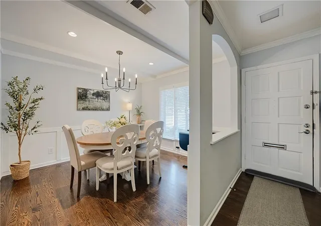 Photo 3 of Sale Pending at 13 Ivy Sq Ne, Atlanta, GA 30342 | MLS# 7811852 | Listing updated on 2026-10-02