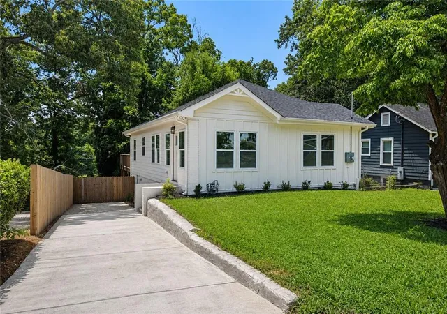 Photo 1 of Single family home for sale at 1502 Venetian Dr Sw, Atlanta, GA 30311 | MLS# 7815579 | Listing updated on 2026-08-05