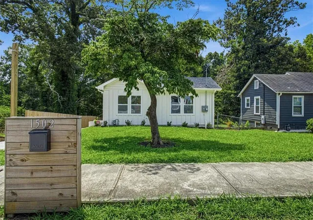 Photo 2 of Single family home for sale at 1502 Venetian Dr Sw, Atlanta, GA 30311 | MLS# 7815579 | Listing updated on 2026-08-05